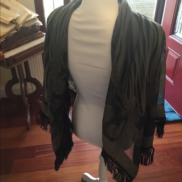 A magnificent lady shawl - Picture 1 of 6